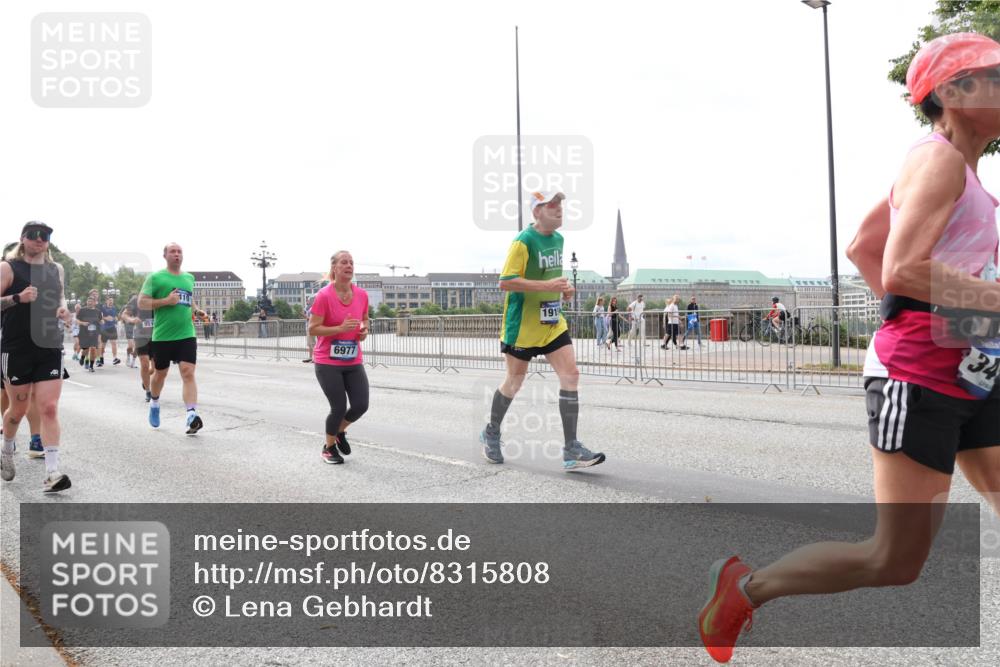 29.06.2025 - hella hamburg halbmarathon Lena Gebhardt http://msf.ph/oto/8315808 29.06.2025 10:22:19 Lombardsbrücke 951, 6977, 191, 34, 1003, 1187, 1294, 1419, 1598, 1963, 2009, 2022, 2063, 2351, 2479, 2514, 2744, 2886, 3050, 3108, 3172, 3430, 3457, 3458, 3511, 3606, 3768, 3910, 3946, 3995, 4046, 4113, 4114, 4131, 4366, 4556, 4559, 4829, 4969, 4970, 5079, 5641, 5798, 5838, 6030, 6048, 6049, 6303, 6307, 6347, 6676, 6820, 6826, 6881, 6899, 6977, 7097, 7162, 7794, 8431, 8511, 8855, 8860, 8884, 8931, 8954, 8959, 9002, 9062 meine-sportfotos.de