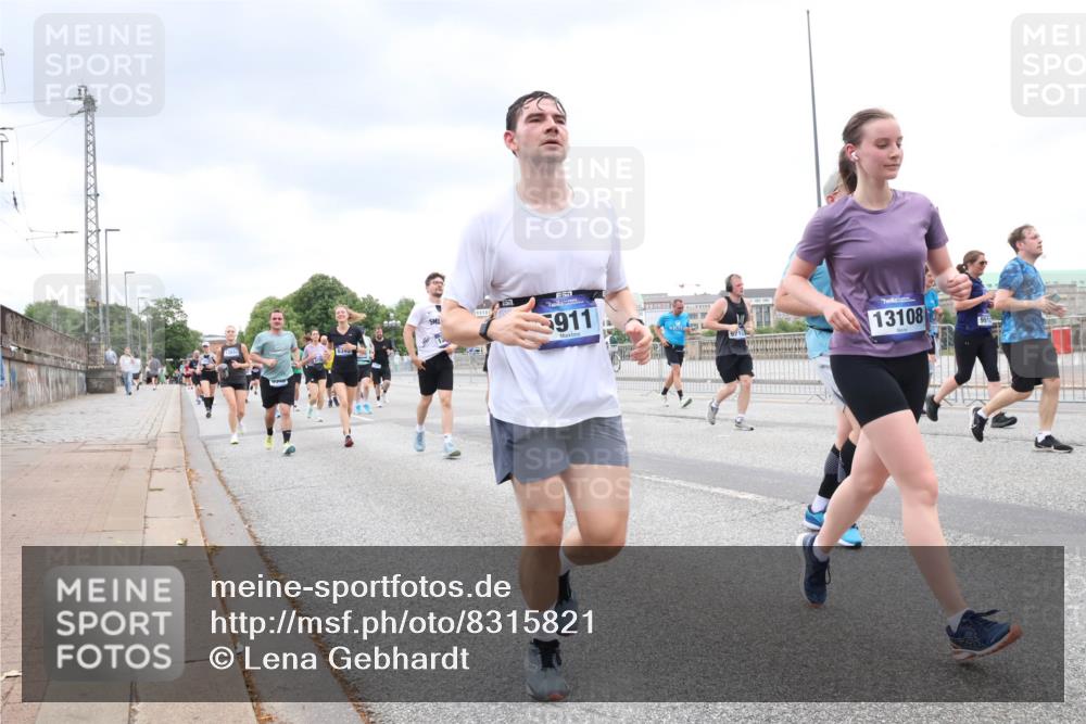 29.06.2025 - hella hamburg halbmarathon Lena Gebhardt http://msf.ph/oto/8315821 29.06.2025 10:56:50 Lombardsbrücke 911, 13108, 1047, 1207, 2143, 2307, 2871, 2887, 2915, 2932, 2991, 3348, 3387, 3418, 3438, 3470, 3485, 3516, 3517, 3520, 3614, 3675, 3676, 3953, 3987, 4094, 4118, 4241, 4568, 4569, 4773, 5057, 5237, 5438, 5589, 5911, 5944, 6284, 6348, 6349, 6690, 6832, 6981, 7090, 7307, 7381, 7416, 7417, 7592, 7711, 7964, 8039, 8108, 8150, 8197, 8224, 8546, 8606, 8679, 8766, 8939, 8943, 9172, 9210, 9298, 9299, 9383, 9910, 10555, 10569, 10571 meine-sportfotos.de