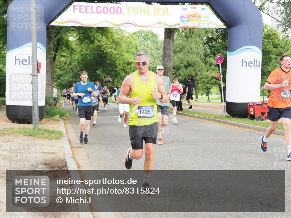29.06.2025 - hella hamburg halbmarathon MichiJ http://msf.ph/oto/8315824 29.06.2025 10:36:34 Zwischen KM18-KM19 1320, 2516, 3985, 4183, 4185, 4933, 5460, 5705, 8302, 9126, 9638, 9649, 9924, 9965, 10053, 10750, 11467, 12035, 12840, 14257, 16000, 17127, 17753, 18350, 18598 meine-sportfotos.de