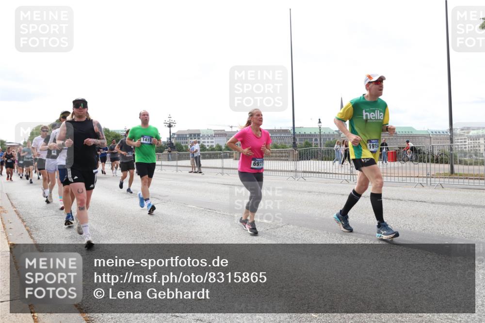 29.06.2025 - hella hamburg halbmarathon Lena Gebhardt http://msf.ph/oto/8315865 29.06.2025 10:22:20 Lombardsbrücke 9519, 1419, 6977, 19154, 1003, 1187, 1294, 1419, 1598, 1963, 2009, 2022, 2063, 2351, 2479, 2514, 2744, 2886, 3050, 3108, 3172, 3430, 3457, 3458, 3511, 3606, 3768, 3910, 3946, 3995, 4046, 4113, 4114, 4131, 4366, 4556, 4559, 4829, 4969, 4970, 5079, 5641, 5798, 5838, 6030, 6048, 6049, 6303, 6307, 6347, 6676, 6820, 6826, 6881, 6899, 6977, 7097, 7162, 7276, 7794, 8355, 8431, 8511, 8855, 8860, 8884, 8931, 8954, 9002, 9062 meine-sportfotos.de