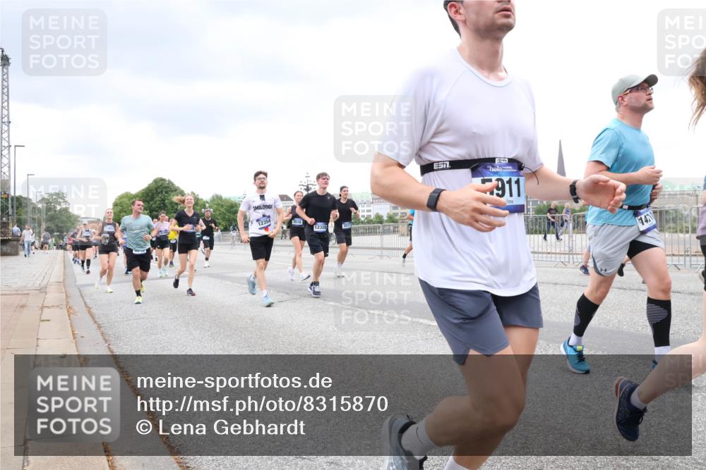 29.06.2025 - hella hamburg halbmarathon Lena Gebhardt http://msf.ph/oto/8315870 29.06.2025 10:56:51 Lombardsbrücke 911, 1047, 1207, 2143, 2307, 2871, 2887, 2915, 2932, 2991, 3348, 3387, 3418, 3438, 3470, 3485, 3516, 3517, 3520, 3614, 3675, 3676, 3953, 3987, 4094, 4118, 4241, 4485, 4568, 4569, 4611, 4773, 5057, 5237, 5438, 5589, 5911, 5944, 6053, 6284, 6348, 6349, 6690, 6832, 6981, 7090, 7307, 7381, 7416, 7417, 7592, 7711, 7964, 8039, 8108, 8150, 8197, 8224, 8546, 8606, 8679, 8766, 8939, 8943, 9172, 9210, 9298, 9299, 9383, 9910, 10555, 10569, 10571 meine-sportfotos.de