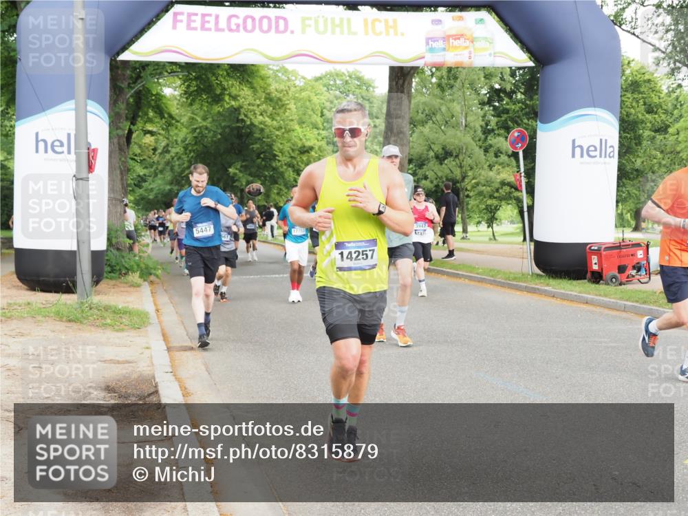 29.06.2025 - hella hamburg halbmarathon MichiJ http://msf.ph/oto/8315879 29.06.2025 10:36:34 Zwischen KM18-KM19 1320, 2516, 3985, 4183, 4185, 4933, 5460, 5705, 8302, 9126, 9638, 9649, 9924, 9965, 10053, 10750, 11467, 12035, 12840, 14257, 16000, 17127, 17753, 18350, 18598 meine-sportfotos.de