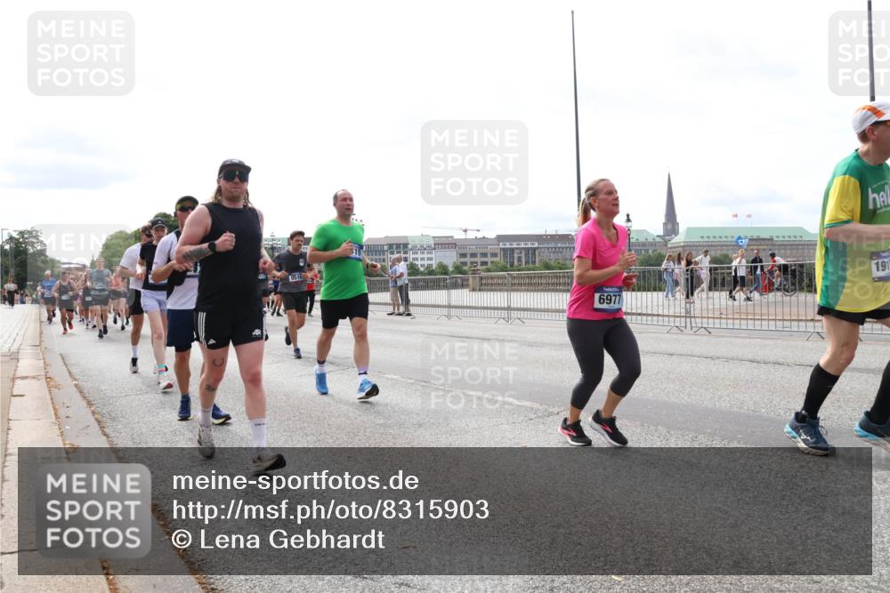29.06.2025 - hella hamburg halbmarathon Lena Gebhardt http://msf.ph/oto/8315903 29.06.2025 10:22:20 Lombardsbrücke 9516, 6977, 191, 1003, 1187, 1294, 1419, 1598, 1963, 2009, 2022, 2063, 2351, 2479, 2514, 2744, 2886, 3050, 3108, 3172, 3430, 3457, 3458, 3511, 3606, 3768, 3910, 3946, 3995, 4046, 4113, 4114, 4131, 4366, 4556, 4559, 4829, 4969, 4970, 5079, 5641, 5798, 5838, 6030, 6048, 6049, 6303, 6307, 6347, 6676, 6820, 6826, 6881, 6899, 6977, 7097, 7162, 7276, 7794, 8355, 8431, 8511, 8855, 8860, 8884, 8931, 8954, 9002, 9062 meine-sportfotos.de