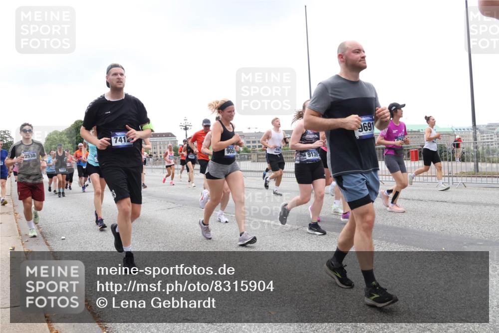 29.06.2025 - hella hamburg halbmarathon Lena Gebhardt http://msf.ph/oto/8315904 29.06.2025 10:47:10 Lombardsbrücke 2538, 5114, 741, 9050, 9139, 9691, 1073, 1185, 1286, 1363, 1463, 1523, 1593, 1607, 1704, 1720, 1961, 1999, 2148, 2162, 2211, 2320, 2327, 2537, 2555, 2556, 2665, 2981, 2994, 3277, 3406, 3407, 3823, 4184, 4202, 4239, 4296, 4325, 4342, 4483, 4806, 4895, 4974, 4975, 5111, 5114, 5700, 5796, 5895, 5953, 6255, 6256, 6485, 6496, 6740, 6879, 6995, 7073, 7412, 7430, 7431, 7630, 7631, 7827, 8105, 8131, 8486, 8553, 8684, 8706, 8915, 8953, 8967, 9018 meine-sportfotos.de