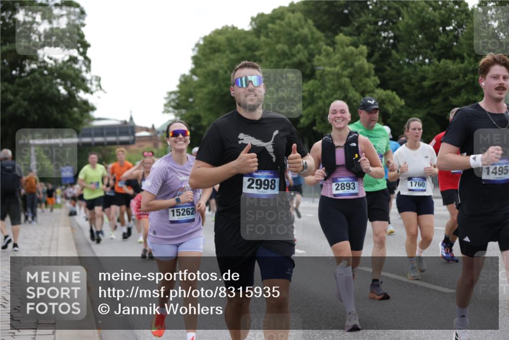 29.06.2025 - hella hamburg halbmarathon Jannik Wohlers http://msf.ph/oto/8315935 29.06.2025 10:38:50 Lombardsbrücke 1760, 1856, 1883, 2092, 2571, 2574, 2843, 2893, 2998, 3275, 3727, 3745, 4410, 4523, 4603, 4659, 4882, 6112, 6342, 6343, 6611, 7341, 7501, 7506, 7524, 7589, 7815, 8203, 8243, 8457, 9393, 9420, 9446, 9974, 9977, 10001, 10072, 10315, 10516, 10696, 10849, 11129, 11201, 11313, 11381, 11382, 11533, 11729, 12090, 12092, 12391, 12410, 12745, 13461, 13519, 13922, 14871, 14956, 15112, 15262, 15536, 15765, 16335, 16382, 16841, 16866, 16869, 16883, 16884, 17313, 17368, 17536 meine-sportfotos.de
