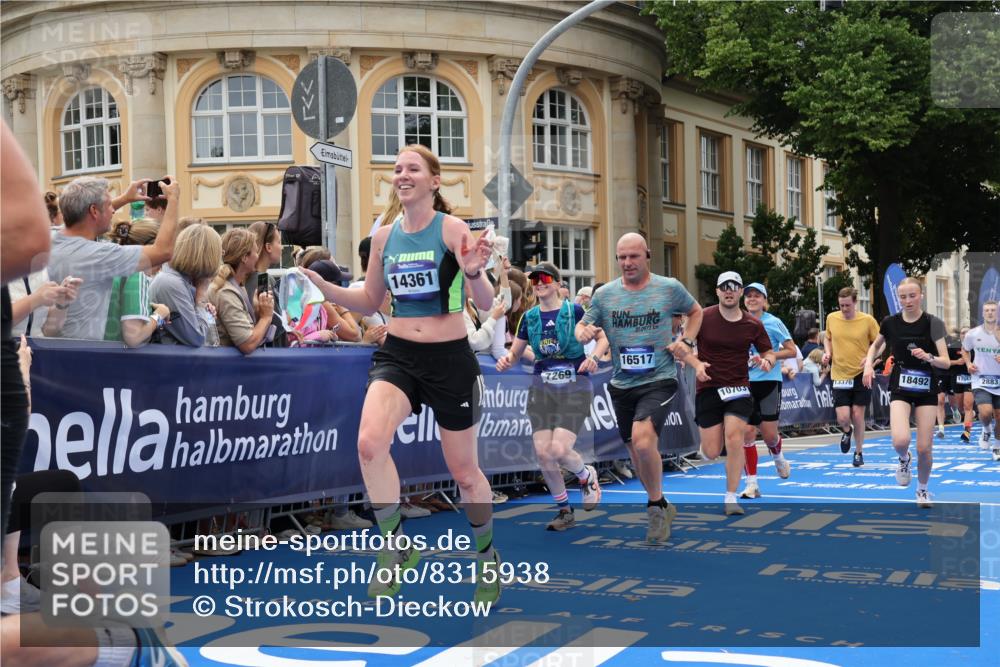 29.06.2025 - hella hamburg halbmarathon Strokosch-Dieckow http://msf.ph/oto/8315938 29.06.2025 10:57:51 Ziel 1200, 1972, 2025, 2034, 2806, 2883, 3093, 3575, 5391, 7138, 7159, 7189, 7269, 7833, 9820, 10599, 10703, 11394, 12378, 12440, 12523, 13376, 13465, 14737, 14881, 15349, 16517, 17201, 17543, 18492, 18727, 18762 meine-sportfotos.de