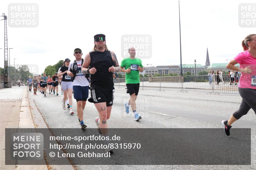 29.06.2025 - hella hamburg halbmarathon Lena Gebhardt http://msf.ph/oto/8315970 29.06.2025 10:22:20 Lombardsbrücke 4366, 1419, 6, 1003, 1187, 1294, 1419, 1598, 1963, 2009, 2022, 2063, 2351, 2479, 2514, 2744, 2886, 3050, 3108, 3172, 3430, 3457, 3458, 3511, 3606, 3768, 3910, 3946, 3995, 4046, 4113, 4114, 4131, 4366, 4556, 4559, 4829, 4969, 4970, 5079, 5641, 5798, 5838, 6030, 6048, 6049, 6303, 6307, 6347, 6676, 6820, 6826, 6881, 6899, 6977, 7097, 7162, 7276, 7794, 8355, 8431, 8511, 8855, 8860, 8884, 8931, 8954, 9002, 9062 meine-sportfotos.de