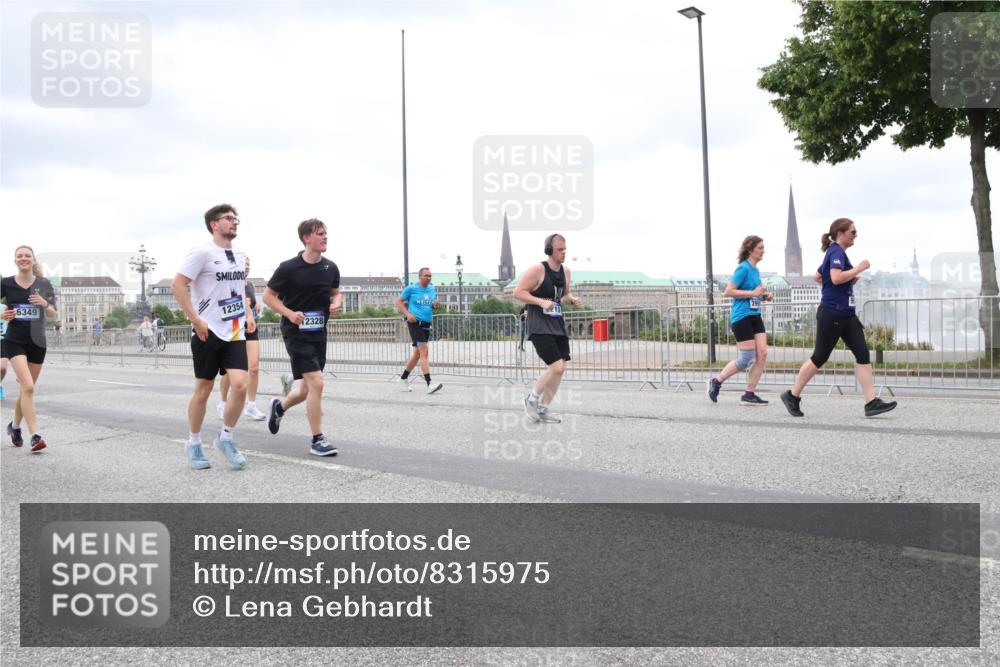 29.06.2025 - hella hamburg halbmarathon Lena Gebhardt http://msf.ph/oto/8315975 29.06.2025 10:56:52 Lombardsbrücke 6349, 12354, 2328, 1047, 1207, 2143, 2307, 2871, 2887, 2915, 2932, 2991, 3348, 3387, 3418, 3438, 3470, 3485, 3516, 3517, 3520, 3614, 3675, 3676, 3953, 3987, 4094, 4118, 4241, 4485, 4568, 4569, 4611, 4773, 4998, 5057, 5237, 5438, 5589, 5639, 5911, 5944, 6053, 6284, 6348, 6349, 6690, 6832, 6981, 7090, 7307, 7381, 7416, 7417, 7592, 7711, 7964, 8039, 8108, 8150, 8197, 8224, 8546, 8606, 8679, 8939, 8943, 9172, 9210, 9298, 9299, 9910, 10555, 10569, 10571 meine-sportfotos.de