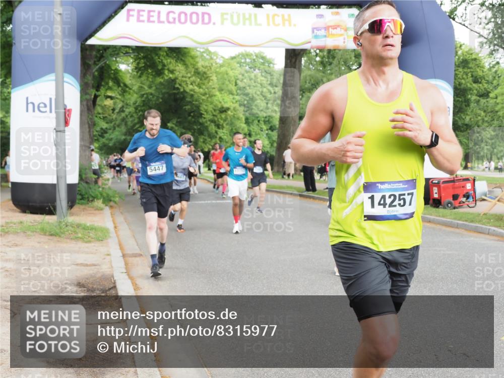 29.06.2025 - hella hamburg halbmarathon MichiJ http://msf.ph/oto/8315977 29.06.2025 10:36:35 Zwischen KM18-KM19 1320, 3947, 3985, 4185, 4933, 5447, 5705, 8302, 9126, 9638, 9924, 9965, 10053, 10750, 11467, 12035, 12840, 14257, 15981, 16000, 17127, 17753, 18350, 18598 meine-sportfotos.de