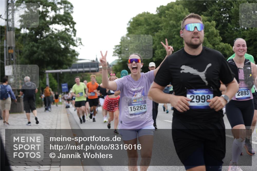 29.06.2025 - hella hamburg halbmarathon Jannik Wohlers http://msf.ph/oto/8316016 29.06.2025 10:38:51 Lombardsbrücke 1760, 1856, 1883, 2092, 2571, 2574, 2843, 2893, 2998, 3275, 3353, 3727, 4410, 4523, 4603, 4659, 4855, 4882, 6112, 6342, 6343, 6611, 7341, 7501, 7506, 7524, 7589, 7815, 8203, 8243, 8457, 9393, 9420, 9446, 9974, 9977, 10001, 10315, 10516, 10696, 10849, 11129, 11201, 11313, 11381, 11382, 11533, 11729, 12090, 12092, 12391, 12410, 12745, 13461, 13519, 14299, 14871, 14956, 15112, 15262, 15536, 15765, 16335, 16382, 16841, 16866, 16869, 16883, 16884, 17313, 17368, 17536 meine-sportfotos.de