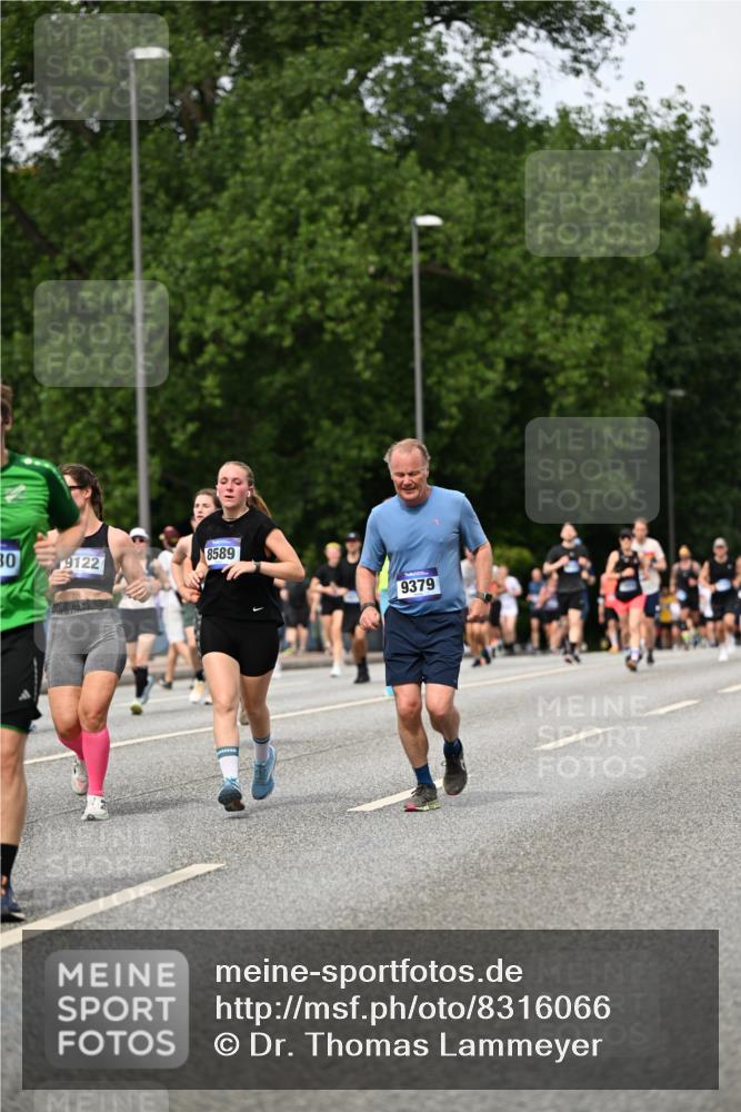 29.06.2025 - hella hamburg halbmarathon Dr. Thomas Lammeyer http://msf.ph/oto/8316066 29.06.2025 10:38:46 Kennedybrücke 2355, 2376, 2510, 2511, 2751, 2801, 3145, 3420, 3829, 4479, 4540, 4942, 5453, 5609, 6105, 6171, 6310, 6329, 6727, 6843, 7299, 7644, 8021, 8589, 8965, 9379, 9448, 9514, 10674, 11122, 11245 meine-sportfotos.de