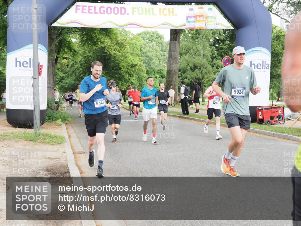 29.06.2025 - hella hamburg halbmarathon MichiJ http://msf.ph/oto/8316073 29.06.2025 10:36:35 Zwischen KM18-KM19 1320, 3947, 3985, 4185, 4933, 5447, 5705, 8302, 9126, 9638, 9924, 9965, 10053, 10750, 11467, 12035, 12840, 14257, 15981, 16000, 17127, 17753, 18350, 18598 meine-sportfotos.de