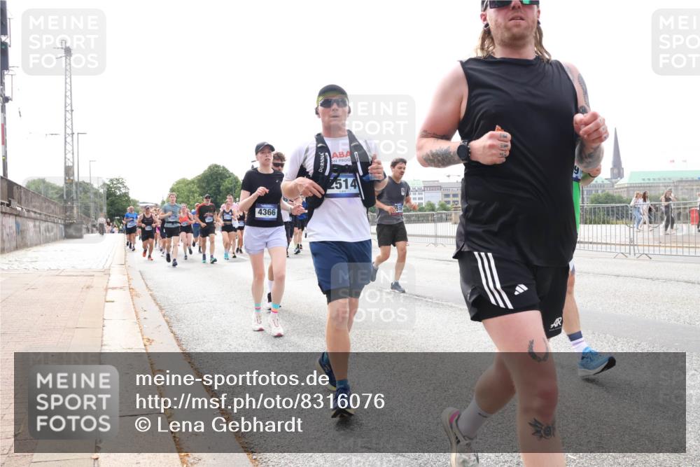 29.06.2025 - hella hamburg halbmarathon Lena Gebhardt http://msf.ph/oto/8316076 29.06.2025 10:22:21 Lombardsbrücke 4366, 514, 1003, 1187, 1294, 1419, 1598, 1963, 2009, 2022, 2063, 2351, 2479, 2514, 2744, 2886, 3050, 3108, 3172, 3430, 3457, 3458, 3511, 3606, 3768, 3910, 3946, 3995, 4046, 4113, 4114, 4131, 4366, 4556, 4559, 4829, 4969, 4970, 5079, 5641, 5798, 5838, 6030, 6048, 6049, 6303, 6307, 6347, 6676, 6820, 6826, 6881, 6899, 6977, 7097, 7162, 7276, 7794, 8355, 8431, 8511, 8855, 8860, 8884, 8931, 8954, 9002, 9062 meine-sportfotos.de
