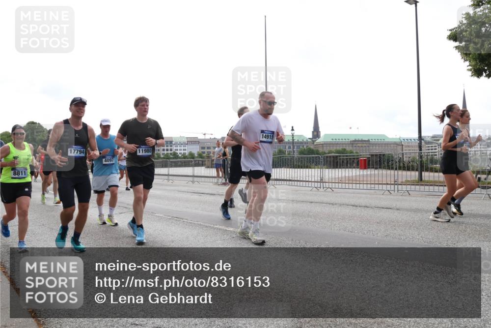 29.06.2025 - hella hamburg halbmarathon Lena Gebhardt http://msf.ph/oto/8316153 29.06.2025 10:37:26 Lombardsbrücke 8811, 17794, 4097, 11980, 14915, 1022, 1276, 1337, 1339, 1488, 1490, 1597, 1819, 2016, 2031, 2072, 2104, 2199, 2272, 2480, 2486, 2640, 2853, 3127, 3230, 3633, 3714, 4097, 4347, 4733, 5146, 5171, 5186, 5224, 5538, 5560, 5640, 5786, 5790, 5875, 5940, 6172, 6243, 6584, 6804, 6821, 6955, 7085, 7124, 7202, 7235, 7350, 7544, 7707, 7777, 7823, 8007, 8257, 8258, 8315, 8758, 8811, 8843, 9054, 9055, 9524, 10506, 12123, 12254, 12472, 12824, 16680, 17798 meine-sportfotos.de