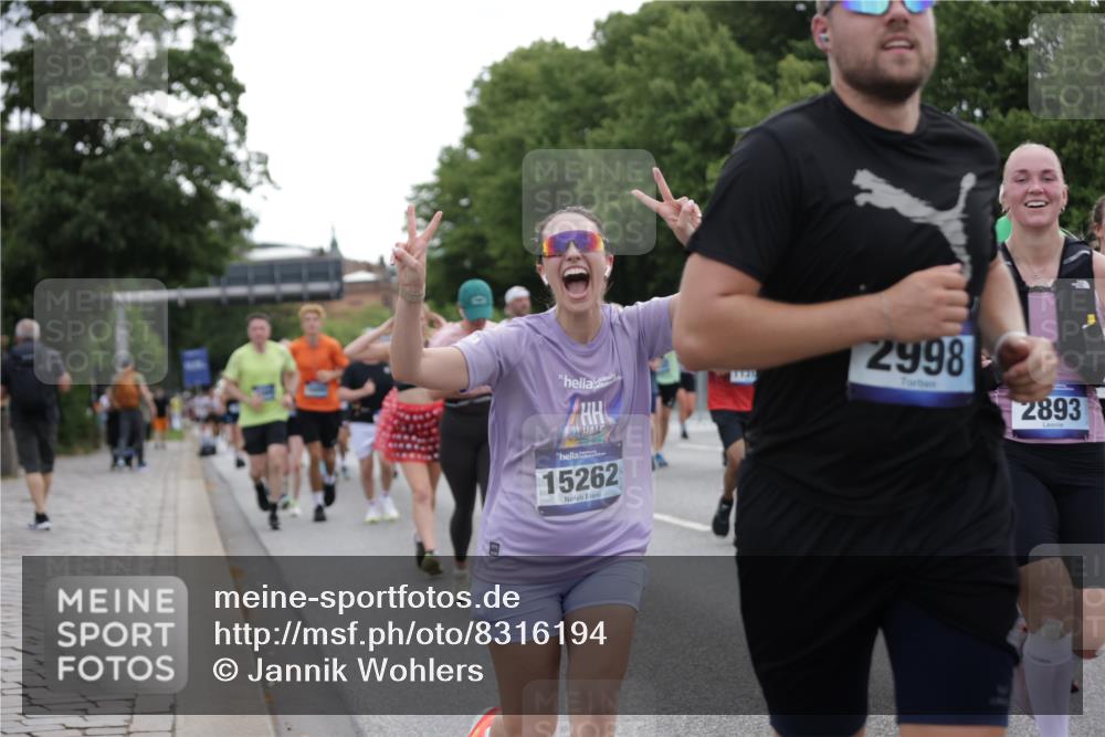 29.06.2025 - hella hamburg halbmarathon Jannik Wohlers http://msf.ph/oto/8316194 29.06.2025 10:38:51 Lombardsbrücke 1760, 1856, 1883, 2092, 2571, 2574, 2843, 2893, 2998, 3275, 3353, 3727, 4410, 4523, 4603, 4659, 4855, 4882, 6112, 6342, 6343, 6611, 7341, 7501, 7506, 7524, 7589, 7815, 8203, 8243, 8457, 9393, 9420, 9446, 9974, 9977, 10001, 10315, 10516, 10696, 10849, 11129, 11201, 11313, 11381, 11382, 11533, 11729, 12090, 12092, 12391, 12410, 12745, 13461, 13519, 14299, 14871, 14956, 15112, 15262, 15536, 15765, 16335, 16382, 16841, 16866, 16869, 16883, 16884, 17313, 17368, 17536 meine-sportfotos.de