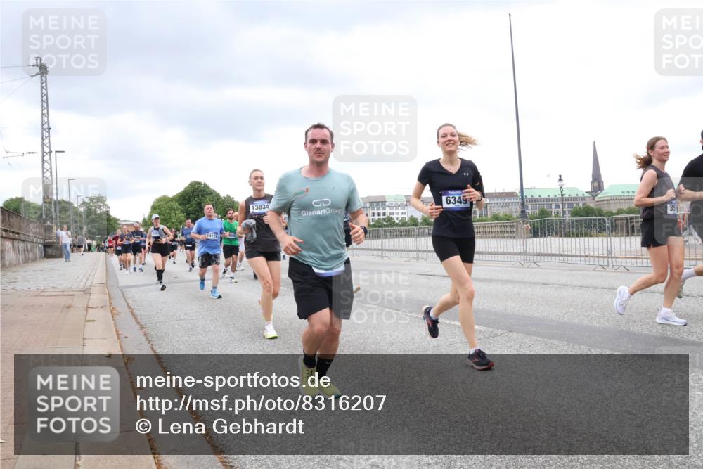 29.06.2025 - hella hamburg halbmarathon Lena Gebhardt http://msf.ph/oto/8316207 29.06.2025 10:56:53 Lombardsbrücke 14117, 13834, 6349, 35, 1047, 1207, 2143, 2307, 2871, 2887, 2932, 2991, 3348, 3387, 3418, 3438, 3470, 3485, 3516, 3517, 3520, 3614, 3675, 3676, 3953, 3987, 4094, 4118, 4241, 4485, 4568, 4569, 4611, 4773, 4998, 5057, 5237, 5438, 5589, 5639, 5911, 5944, 6053, 6284, 6348, 6349, 6832, 6981, 7090, 7307, 7381, 7416, 7417, 7592, 7711, 7964, 8039, 8108, 8150, 8197, 8224, 8546, 8606, 8679, 8939, 8943, 9172, 9210, 9298, 9299, 9910, 10555, 10569, 10571 meine-sportfotos.de