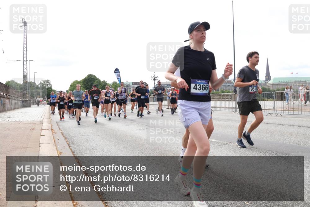 29.06.2025 - hella hamburg halbmarathon Lena Gebhardt http://msf.ph/oto/8316214 29.06.2025 10:22:22 Lombardsbrücke 200, 4366, 9516, 1003, 1187, 1294, 1419, 1598, 1963, 2009, 2022, 2063, 2294, 2351, 2479, 2514, 2744, 2886, 3050, 3108, 3172, 3430, 3457, 3458, 3511, 3606, 3768, 3910, 3946, 4046, 4113, 4114, 4131, 4366, 4556, 4559, 4829, 4969, 4970, 5079, 5343, 5641, 5798, 5838, 6030, 6048, 6049, 6303, 6307, 6347, 6676, 6820, 6826, 6881, 6899, 6977, 7097, 7162, 7188, 7190, 7276, 7794, 8355, 8431, 8511, 8855, 8860, 8884, 8931, 8954, 9002, 9062 meine-sportfotos.de