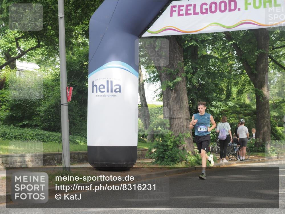29.06.2025 - hella hamburg halbmarathon KatJ http://msf.ph/oto/8316231 29.06.2025 10:15:47 Zwischen KM18-KM19 2483, 4338, 8376 meine-sportfotos.de