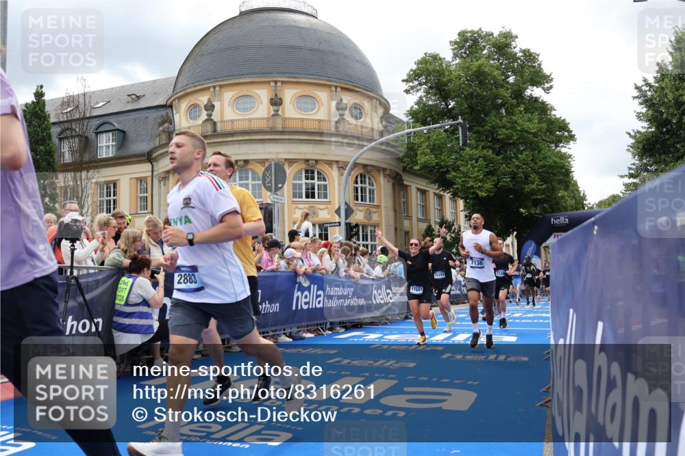 29.06.2025 - hella hamburg halbmarathon Strokosch-Dieckow http://msf.ph/oto/8316261 29.06.2025 10:57:55 Ziel 1200, 2025, 2806, 2883, 3093, 3141, 3575, 4579, 6531, 7138, 7159, 7189, 7269, 8089, 9820, 10036, 10703, 11394, 11832, 12378, 12523, 12773, 13376, 13465, 14881, 15090, 15349, 15527, 16517, 17543, 18492, 18762 meine-sportfotos.de