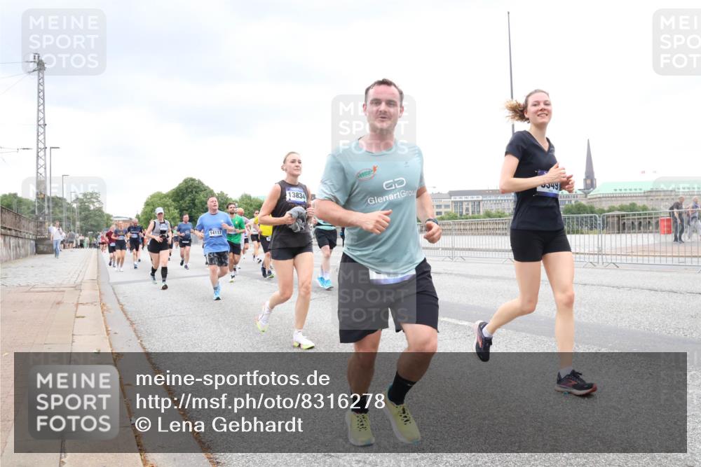 29.06.2025 - hella hamburg halbmarathon Lena Gebhardt http://msf.ph/oto/8316278 29.06.2025 10:56:54 Lombardsbrücke 14117, 13834, 049, 1047, 1207, 2143, 2307, 2871, 2887, 2932, 2991, 3348, 3387, 3418, 3438, 3470, 3485, 3516, 3517, 3520, 3614, 3675, 3676, 3953, 3987, 4094, 4118, 4241, 4485, 4568, 4569, 4611, 4773, 4998, 5057, 5237, 5438, 5589, 5639, 5911, 5944, 6053, 6284, 6348, 6349, 6832, 6981, 7307, 7381, 7416, 7417, 7592, 7711, 7964, 8039, 8108, 8150, 8197, 8224, 8546, 8606, 8679, 8939, 8943, 9172, 9210, 9298, 9299, 9910, 10555, 10569, 10571 meine-sportfotos.de