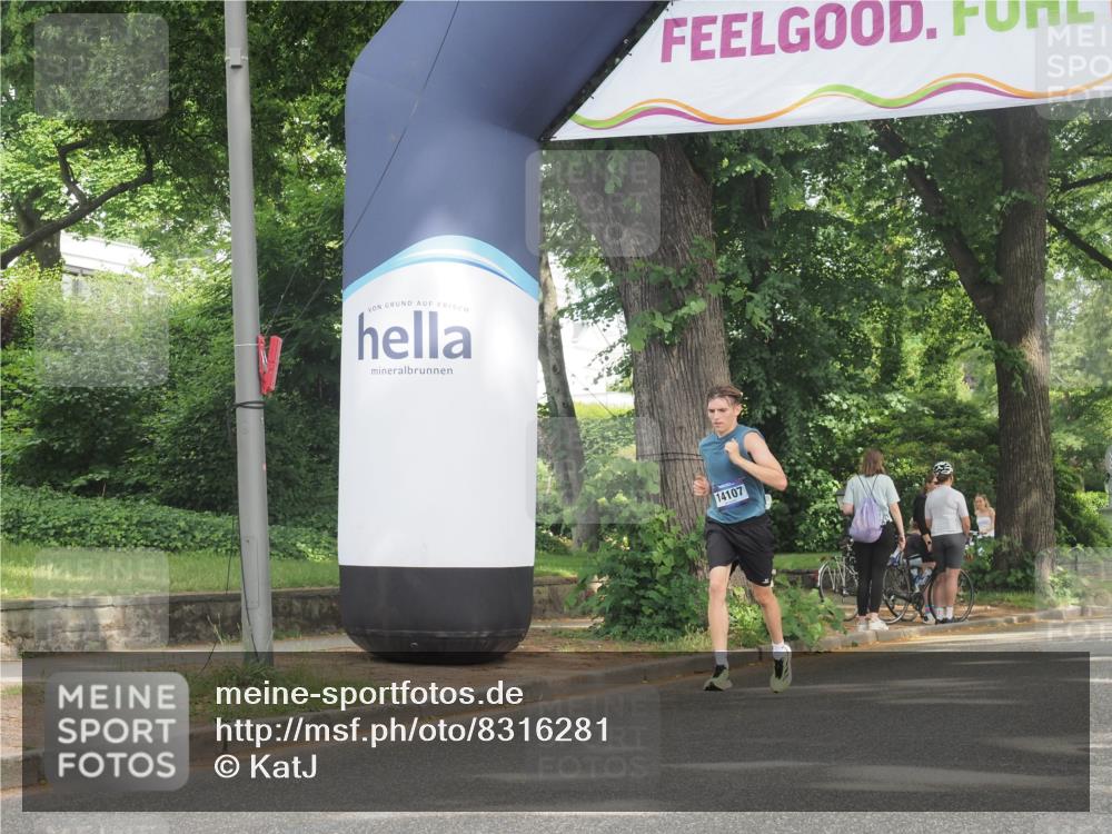 29.06.2025 - hella hamburg halbmarathon KatJ http://msf.ph/oto/8316281 29.06.2025 10:15:48 Zwischen KM18-KM19 2483, 4338, 8376 meine-sportfotos.de