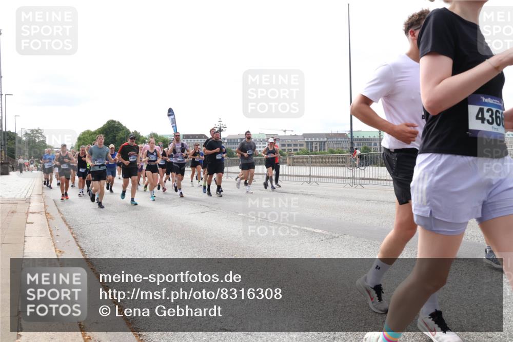 29.06.2025 - hella hamburg halbmarathon Lena Gebhardt http://msf.ph/oto/8316308 29.06.2025 10:22:23 Lombardsbrücke 14903, 11440, 14901, 4113, 436, 1003, 1187, 1294, 1419, 1598, 1963, 2009, 2022, 2063, 2294, 2351, 2479, 2514, 2744, 2886, 3050, 3108, 3172, 3430, 3457, 3458, 3511, 3601, 3606, 3768, 3910, 3946, 4046, 4113, 4114, 4131, 4366, 4556, 4559, 4829, 4969, 4970, 5079, 5343, 5641, 5798, 5838, 6030, 6048, 6049, 6303, 6307, 6347, 6676, 6820, 6826, 6881, 6899, 6977, 7097, 7162, 7188, 7190, 7276, 7529, 7794, 8355, 8431, 8511, 8855, 8860, 8884, 8931, 8954, 9002, 9256 meine-sportfotos.de