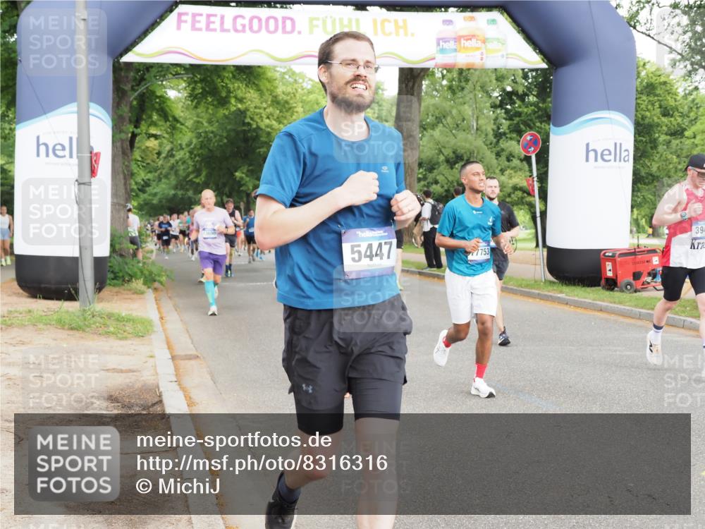 29.06.2025 - hella hamburg halbmarathon MichiJ http://msf.ph/oto/8316316 29.06.2025 10:36:37 Zwischen KM18-KM19 1320, 3947, 4933, 5447, 5705, 8302, 9126, 9638, 9661, 9924, 9965, 10053, 10750, 12035, 12840, 14257, 15981, 16000, 17753, 18350 meine-sportfotos.de