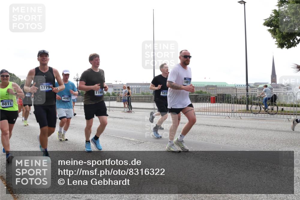 29.06.2025 - hella hamburg halbmarathon Lena Gebhardt http://msf.ph/oto/8316322 29.06.2025 10:37:26 Lombardsbrücke 8811, 10798, 17794, 4097, 11980, 1819, 14915, 1022, 1276, 1337, 1339, 1488, 1490, 1597, 1819, 2016, 2031, 2072, 2104, 2199, 2272, 2480, 2486, 2640, 2853, 3127, 3230, 3633, 3714, 4097, 4347, 4733, 5146, 5171, 5186, 5224, 5538, 5560, 5640, 5786, 5790, 5875, 5940, 6172, 6243, 6584, 6804, 6821, 6955, 7085, 7124, 7202, 7235, 7350, 7544, 7707, 7777, 7823, 8007, 8257, 8258, 8315, 8758, 8811, 8843, 9054, 9055, 9524, 10506, 12123, 12254, 12472, 12824, 16680, 17798 meine-sportfotos.de