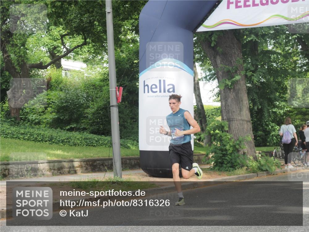29.06.2025 - hella hamburg halbmarathon KatJ http://msf.ph/oto/8316326 29.06.2025 10:15:49 Zwischen KM18-KM19 2483, 4338, 8376 meine-sportfotos.de