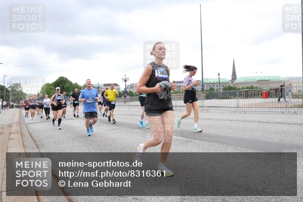 29.06.2025 - hella hamburg halbmarathon Lena Gebhardt http://msf.ph/oto/8316361 29.06.2025 10:56:54 Lombardsbrücke 12993, 14117, 13834, 1047, 1207, 2143, 2307, 2871, 2887, 2932, 2991, 3348, 3387, 3418, 3438, 3470, 3485, 3516, 3517, 3520, 3614, 3675, 3676, 3953, 3987, 4094, 4118, 4241, 4485, 4568, 4569, 4611, 4773, 4998, 5057, 5237, 5438, 5589, 5639, 5911, 5944, 6053, 6284, 6348, 6349, 6832, 6981, 7307, 7381, 7416, 7417, 7592, 7711, 7964, 8039, 8108, 8150, 8197, 8224, 8546, 8606, 8679, 8939, 8943, 9172, 9210, 9298, 9299, 9910, 10555, 10569, 10571 meine-sportfotos.de