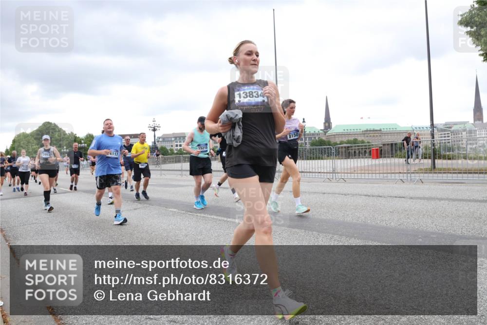 29.06.2025 - hella hamburg halbmarathon Lena Gebhardt http://msf.ph/oto/8316372 29.06.2025 10:56:55 Lombardsbrücke 3348, 2993, 10138, 4117, 15215, 13834, 8150, 1047, 1207, 2143, 2307, 2370, 2871, 2887, 2932, 2991, 3348, 3387, 3418, 3438, 3470, 3485, 3516, 3517, 3520, 3614, 3675, 3676, 3851, 3953, 3987, 4094, 4118, 4241, 4485, 4568, 4569, 4611, 4773, 4998, 5057, 5237, 5438, 5589, 5639, 5911, 5944, 6053, 6284, 6348, 6349, 6832, 6981, 7307, 7381, 7416, 7417, 7592, 7964, 8039, 8108, 8150, 8197, 8224, 8546, 8606, 8679, 8939, 8943, 9172, 9210, 9298, 9299, 9910, 10555, 10569, 10571 meine-sportfotos.de