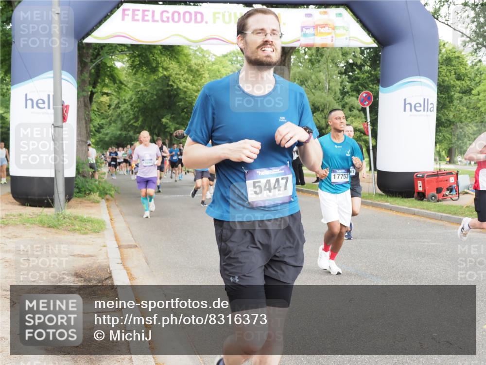 29.06.2025 - hella hamburg halbmarathon MichiJ http://msf.ph/oto/8316373 29.06.2025 10:36:37 Zwischen KM18-KM19 1320, 3947, 4933, 5447, 5705, 8302, 9126, 9638, 9661, 9924, 9965, 10053, 10750, 12035, 12840, 14257, 15981, 16000, 17753, 18350 meine-sportfotos.de