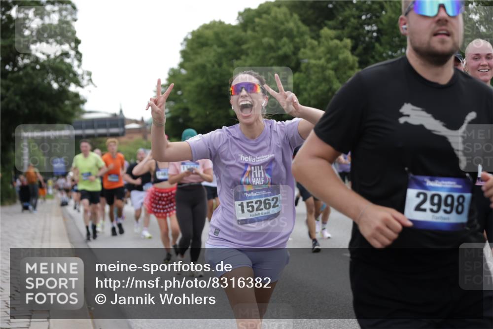 29.06.2025 - hella hamburg halbmarathon Jannik Wohlers http://msf.ph/oto/8316382 29.06.2025 10:38:51 Lombardsbrücke 1760, 1856, 1883, 2092, 2571, 2574, 2843, 2893, 2998, 3275, 3353, 3727, 4410, 4523, 4603, 4659, 4855, 4882, 6112, 6342, 6343, 6611, 7341, 7501, 7506, 7524, 7589, 7815, 8203, 8243, 8457, 9393, 9420, 9446, 9974, 9977, 10001, 10315, 10516, 10696, 10849, 11129, 11201, 11313, 11381, 11382, 11533, 11729, 12090, 12092, 12391, 12410, 12745, 13461, 13519, 14299, 14871, 14956, 15112, 15262, 15536, 15765, 16335, 16382, 16841, 16866, 16869, 16883, 16884, 17313, 17368, 17536 meine-sportfotos.de