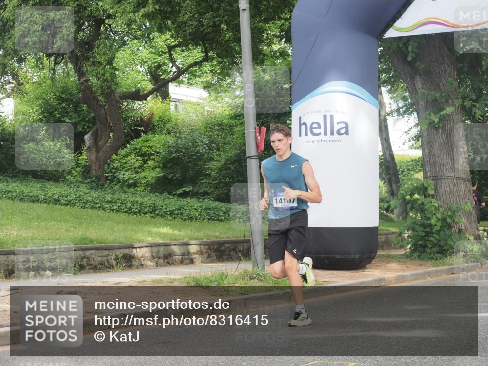 29.06.2025 - hella hamburg halbmarathon KatJ http://msf.ph/oto/8316415 29.06.2025 10:15:49 Zwischen KM18-KM19 2483, 4338, 8376 meine-sportfotos.de
