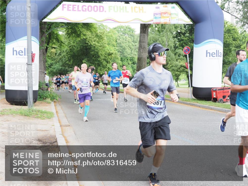 29.06.2025 - hella hamburg halbmarathon MichiJ http://msf.ph/oto/8316459 29.06.2025 10:36:38 Zwischen KM18-KM19 1086, 1320, 3947, 4933, 5447, 8302, 9661, 9924, 9965, 10053, 10750, 12035, 12094, 12840, 13269, 14257, 14990, 15981, 16000, 17753, 18350 meine-sportfotos.de