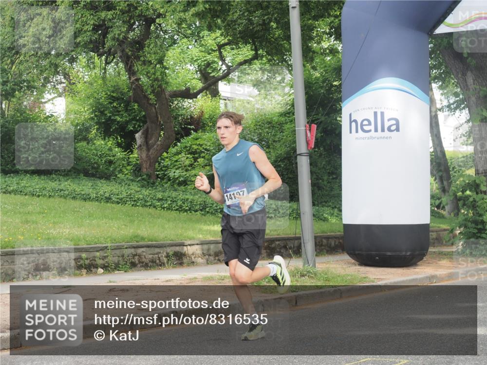 29.06.2025 - hella hamburg halbmarathon KatJ http://msf.ph/oto/8316535 29.06.2025 10:15:49 Zwischen KM18-KM19 2483, 4338, 8376 meine-sportfotos.de