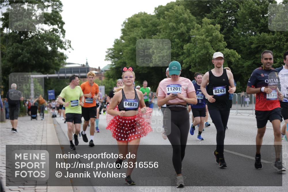 29.06.2025 - hella hamburg halbmarathon Jannik Wohlers http://msf.ph/oto/8316556 29.06.2025 10:38:53 Lombardsbrücke 1760, 1856, 1883, 2092, 2571, 2574, 2843, 2893, 2998, 3275, 3353, 3727, 4523, 4603, 4659, 4855, 4882, 6342, 6343, 6611, 6748, 7341, 7501, 7506, 7524, 7589, 7684, 7815, 8203, 8243, 8457, 9393, 9420, 9446, 10001, 10315, 10512, 10516, 10696, 10849, 10888, 11129, 11201, 11313, 11381, 11382, 11533, 11729, 12090, 12092, 12391, 12410, 12745, 13461, 13519, 14114, 14299, 14871, 14956, 15112, 15262, 15536, 15765, 16382, 16841, 16866, 16869, 16883, 16884, 17313, 17368, 17536 meine-sportfotos.de