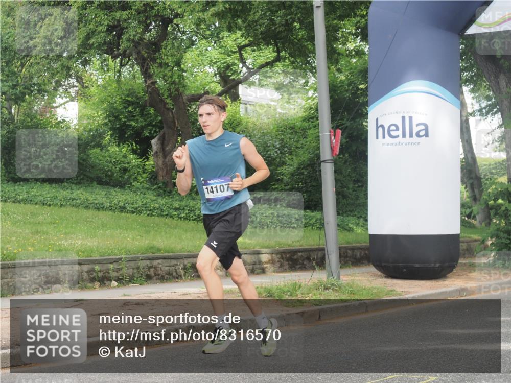 29.06.2025 - hella hamburg halbmarathon KatJ http://msf.ph/oto/8316570 29.06.2025 10:15:49 Zwischen KM18-KM19 2483, 4338, 8376 meine-sportfotos.de