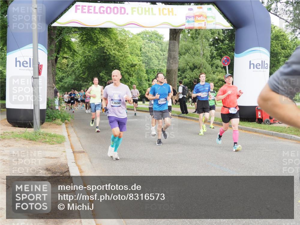 29.06.2025 - hella hamburg halbmarathon MichiJ http://msf.ph/oto/8316573 29.06.2025 10:36:39 Zwischen KM18-KM19 1086, 1320, 1342, 3947, 4933, 5447, 8302, 9661, 9924, 9965, 10750, 12035, 12094, 12840, 13269, 13690, 14257, 14990, 15981, 16000, 17753, 18058, 18350 meine-sportfotos.de