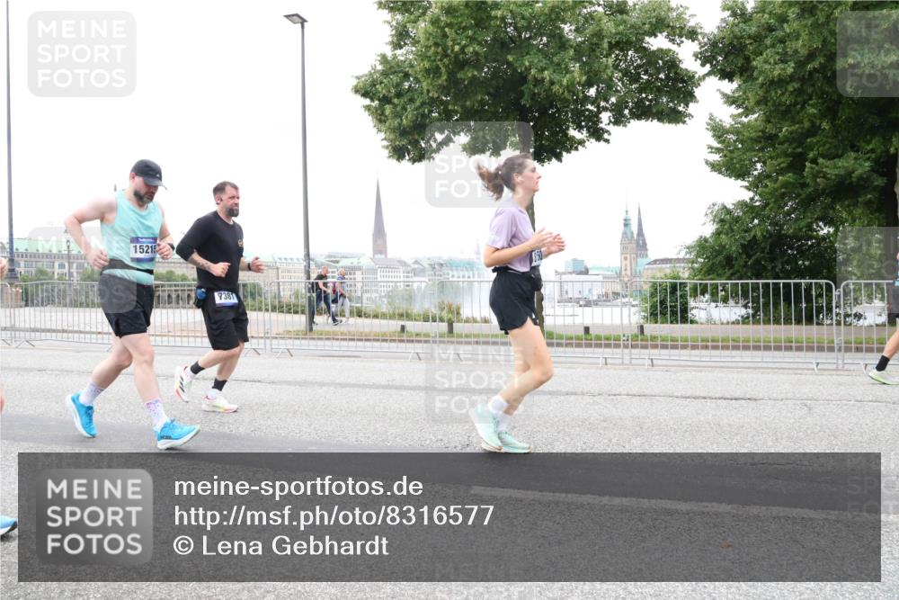29.06.2025 - hella hamburg halbmarathon Lena Gebhardt http://msf.ph/oto/8316577 29.06.2025 10:56:56 Lombardsbrücke 15215, 7381, 1047, 1207, 2143, 2307, 2370, 2871, 2887, 2932, 2991, 3348, 3387, 3418, 3438, 3470, 3485, 3516, 3517, 3520, 3614, 3675, 3676, 3851, 3953, 4094, 4118, 4241, 4485, 4568, 4569, 4611, 4773, 4998, 5057, 5237, 5438, 5589, 5639, 5911, 5944, 6053, 6284, 6348, 6349, 6832, 6981, 7307, 7381, 7416, 7417, 7592, 7964, 8039, 8108, 8150, 8197, 8224, 8546, 8606, 8679, 8939, 8943, 9172, 9210, 9298, 9299, 9910, 10555, 10569, 10571 meine-sportfotos.de