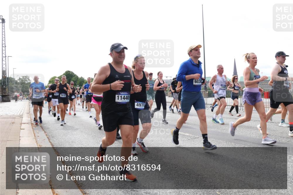 29.06.2025 - hella hamburg halbmarathon Lena Gebhardt http://msf.ph/oto/8316594 29.06.2025 10:22:27 Lombardsbrücke 15661, 138, 10241, 3910, 11440, 4970, 6030, 6303, 14314, 500, 140, 1003, 1187, 1419, 1598, 1963, 2009, 2022, 2063, 2294, 2351, 2479, 2514, 2744, 2886, 3050, 3108, 3172, 3430, 3457, 3458, 3511, 3600, 3601, 3768, 3910, 3946, 4113, 4114, 4131, 4366, 4556, 4559, 4829, 4969, 4970, 5079, 5223, 5343, 5798, 5838, 6030, 6048, 6049, 6303, 6307, 6347, 6820, 6826, 6881, 6899, 6977, 7097, 7188, 7190, 7276, 7529, 7794, 7925, 8355, 8431, 8511, 8855, 8860, 8884, 8931, 8954, 9256 meine-sportfotos.de