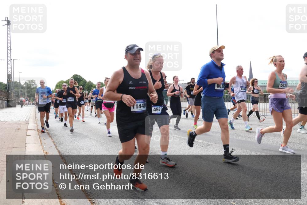 29.06.2025 - hella hamburg halbmarathon Lena Gebhardt http://msf.ph/oto/8316613 29.06.2025 10:22:27 Lombardsbrücke 15661, 1024, 3910, 11440, 4970, 6030, 6303, 14314, 5838, 1003, 1187, 1419, 1598, 1963, 2009, 2022, 2063, 2294, 2351, 2479, 2514, 2744, 2886, 3050, 3108, 3172, 3430, 3457, 3458, 3511, 3600, 3601, 3768, 3910, 3946, 4113, 4114, 4131, 4366, 4556, 4559, 4829, 4969, 4970, 5079, 5223, 5343, 5798, 5838, 6030, 6048, 6049, 6303, 6307, 6347, 6820, 6826, 6881, 6899, 6977, 7097, 7188, 7190, 7276, 7529, 7794, 7925, 8355, 8431, 8511, 8855, 8860, 8884, 8931, 8954, 9256 meine-sportfotos.de