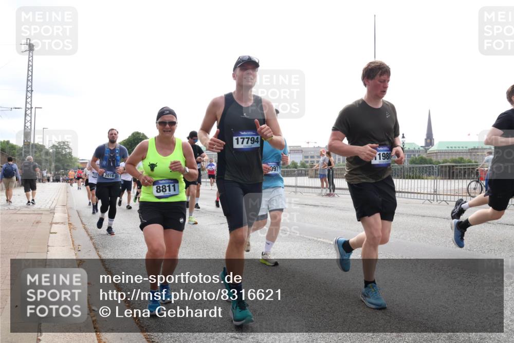 29.06.2025 - hella hamburg halbmarathon Lena Gebhardt http://msf.ph/oto/8316621 29.06.2025 10:37:27 Lombardsbrücke 133, 2016, 8811, 17794, 997, 1980, 1022, 1276, 1337, 1339, 1475, 1488, 1490, 1597, 1819, 2016, 2031, 2072, 2104, 2199, 2272, 2480, 2486, 2640, 2853, 3127, 3230, 3633, 3714, 4097, 4347, 4733, 5146, 5171, 5186, 5224, 5538, 5560, 5640, 5786, 5790, 5875, 5940, 6172, 6243, 6584, 6804, 6821, 6955, 7085, 7124, 7202, 7235, 7350, 7544, 7707, 7777, 7823, 8007, 8257, 8258, 8315, 8758, 8811, 8843, 9054, 9055, 9524, 10506, 12123, 12254, 12472, 12824, 16680, 17798 meine-sportfotos.de