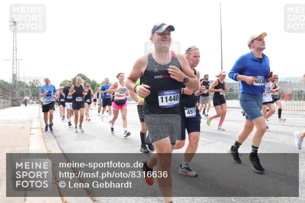 29.06.2025 - hella hamburg halbmarathon Lena Gebhardt http://msf.ph/oto/8316636 29.06.2025 10:22:27 Lombardsbrücke 10241, 15661, 3910, 13820, 413, 11045, 6855, 11440, 497, 6030, 6303, 1003, 1187, 1419, 1598, 1963, 2009, 2022, 2063, 2294, 2351, 2479, 2514, 2744, 2886, 3050, 3108, 3172, 3430, 3457, 3458, 3511, 3600, 3601, 3768, 3910, 3946, 4113, 4114, 4131, 4366, 4556, 4559, 4829, 4969, 4970, 5079, 5223, 5343, 5798, 5838, 6030, 6048, 6049, 6303, 6307, 6347, 6820, 6826, 6881, 6899, 6977, 7097, 7188, 7190, 7276, 7529, 7794, 7925, 8355, 8431, 8511, 8855, 8860, 8884, 8931, 8954, 9256 meine-sportfotos.de