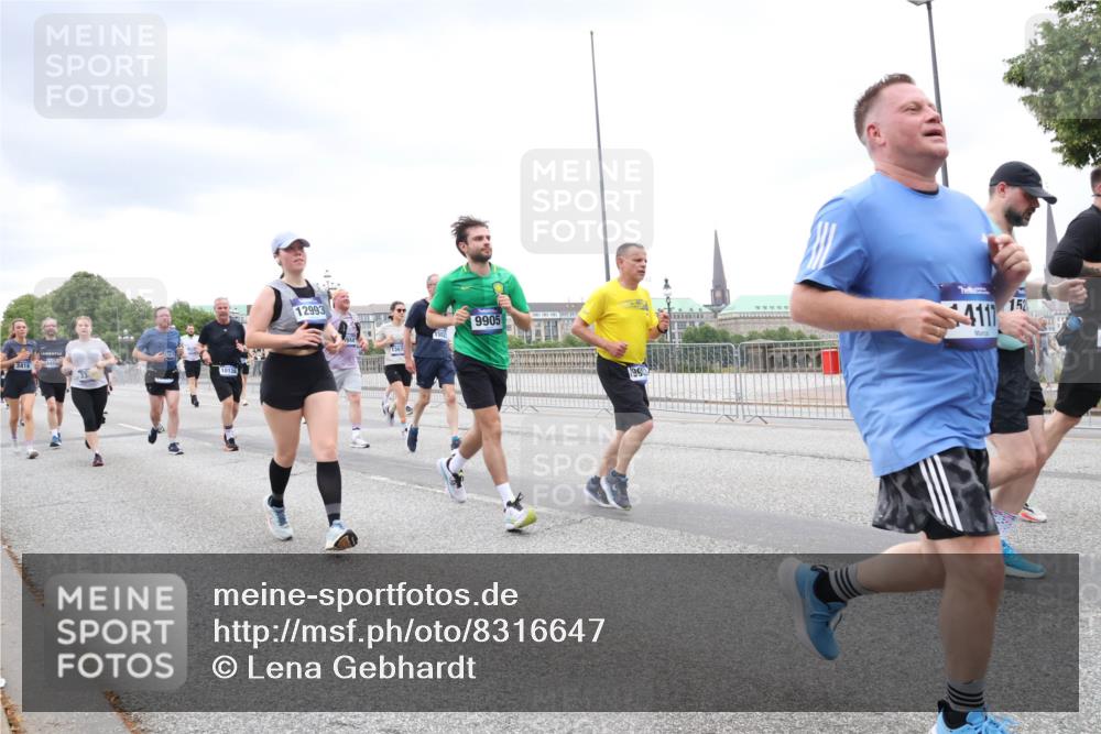 29.06.2025 - hella hamburg halbmarathon Lena Gebhardt http://msf.ph/oto/8316647 29.06.2025 10:56:56 Lombardsbrücke 3418447, 10133, 12993, 9905, 411, 152, 1047, 1207, 2143, 2307, 2370, 2871, 2887, 2932, 2991, 3348, 3387, 3418, 3438, 3470, 3485, 3516, 3517, 3520, 3614, 3675, 3676, 3851, 3953, 4094, 4118, 4241, 4485, 4568, 4569, 4611, 4773, 4998, 5057, 5237, 5438, 5589, 5639, 5911, 5944, 6053, 6284, 6348, 6349, 6832, 6981, 7307, 7381, 7416, 7417, 7592, 7964, 8039, 8108, 8150, 8197, 8224, 8546, 8606, 8679, 8939, 8943, 9172, 9210, 9298, 9299, 9910, 10555, 10569, 10571 meine-sportfotos.de