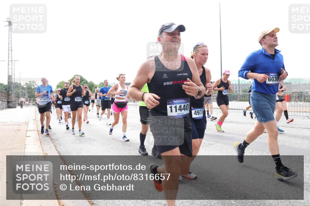 29.06.2025 - hella hamburg halbmarathon Lena Gebhardt http://msf.ph/oto/8316657 29.06.2025 10:22:27 Lombardsbrücke 855, 1046, 15661, 10241, 3910, 13820, 413, 11440, 491, 16511, 6030, 1003, 1187, 1419, 1598, 1963, 2009, 2022, 2063, 2294, 2351, 2479, 2514, 2744, 2886, 3050, 3108, 3172, 3430, 3457, 3458, 3511, 3600, 3601, 3768, 3910, 3946, 4113, 4114, 4131, 4366, 4556, 4559, 4829, 4969, 4970, 5079, 5223, 5343, 5798, 5838, 6030, 6048, 6049, 6303, 6307, 6347, 6820, 6826, 6881, 6899, 6977, 7097, 7188, 7190, 7276, 7529, 7794, 7925, 8355, 8431, 8511, 8855, 8860, 8884, 8931, 8954, 9256 meine-sportfotos.de