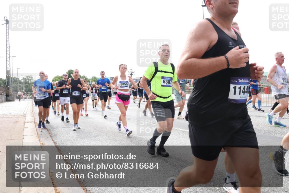 29.06.2025 - hella hamburg halbmarathon Lena Gebhardt http://msf.ph/oto/8316684 29.06.2025 10:22:27 Lombardsbrücke 10241, 15661, 3910, 413, 11046, 5114, 1, 6307, 8855, 16650, 1144, 6303, 1003, 1187, 1419, 1598, 1963, 2009, 2022, 2063, 2294, 2351, 2479, 2514, 2744, 2886, 3050, 3108, 3172, 3430, 3457, 3458, 3511, 3600, 3601, 3768, 3910, 3946, 4113, 4114, 4131, 4366, 4556, 4559, 4829, 4969, 4970, 5079, 5223, 5343, 5798, 5838, 6030, 6048, 6049, 6303, 6307, 6347, 6820, 6826, 6881, 6899, 6977, 7097, 7188, 7190, 7276, 7529, 7794, 7925, 8355, 8431, 8511, 8855, 8860, 8884, 8931, 8954, 9256 meine-sportfotos.de