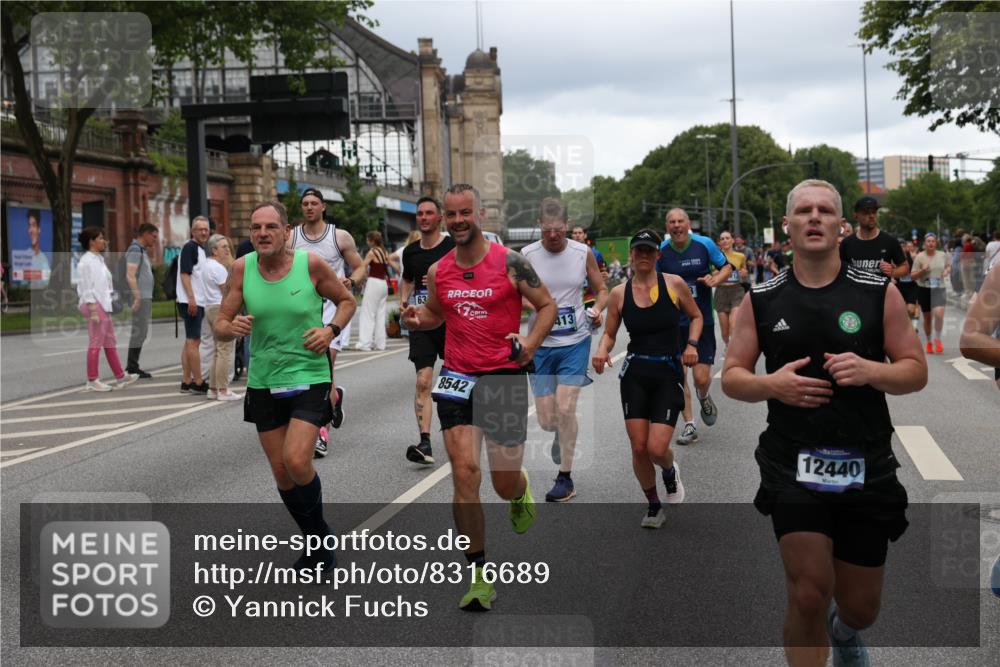 29.06.2025 - hella hamburg halbmarathon Yannick Fuchs http://msf.ph/oto/8316689 29.06.2025 10:50:47 20KM 1485, 1583, 1955, 2034, 2676, 3413, 3435, 3836, 4167, 4940, 5033, 5418, 5492, 6272, 6399, 6416, 6835, 7716, 8393, 8542, 8652, 8669, 8825, 9488, 9727, 9820, 9907, 9934, 10133, 10212, 11043, 11083, 11212, 11590, 11612, 12014, 12348, 12440, 12523, 12712, 13394, 13666, 13750, 13863, 14139, 14369, 14408, 14678, 15097, 15145, 15431, 15695, 15712, 15726, 16113, 16257, 16261, 16470, 16634, 17160, 17617, 17779, 17828, 18208, 18652, 18719, 18899, 19091, 19184 meine-sportfotos.de