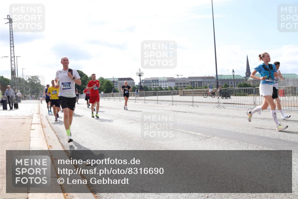 29.06.2025 - hella hamburg halbmarathon Lena Gebhardt http://msf.ph/oto/8316690 29.06.2025 10:12:37 Lombardsbrücke 14540, 7014, 8971, 13566, 1062, 1249, 1610, 1785, 1850, 1851, 1939, 2531, 2661, 2891, 2963, 2964, 3182, 3248, 3262, 3746, 4453, 4499, 4554, 5150, 5166, 5176, 5597, 5598, 6207, 6822, 6871, 6966, 7014, 7474, 7907, 8917, 8971, 9253, 9254, 9405, 9705, 10067, 10581, 10685, 11025, 11509, 12456, 13566, 13816, 14060, 14313, 14540, 14863, 14868, 14869, 15012, 15369, 16379, 16473, 16826, 16911, 17061, 17994, 18178, 18429, 18493, 18530 meine-sportfotos.de