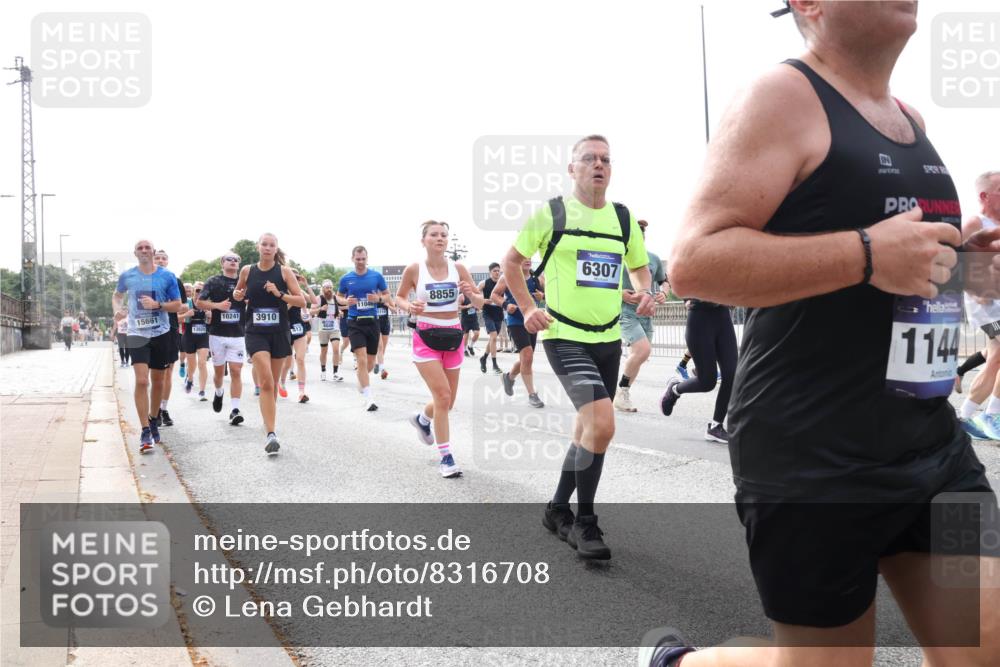 29.06.2025 - hella hamburg halbmarathon Lena Gebhardt http://msf.ph/oto/8316708 29.06.2025 10:22:27 Lombardsbrücke 15661, 10241, 3910, 13820, 6049, 13, 8855, 6307, 1144, 1003, 1187, 1419, 1598, 1963, 2009, 2022, 2063, 2294, 2351, 2479, 2514, 2744, 2886, 3050, 3108, 3172, 3430, 3457, 3458, 3511, 3600, 3601, 3768, 3910, 3946, 4113, 4114, 4131, 4366, 4556, 4559, 4829, 4969, 4970, 5079, 5223, 5343, 5798, 5838, 6030, 6048, 6049, 6303, 6307, 6347, 6820, 6826, 6881, 6899, 6977, 7097, 7188, 7190, 7276, 7529, 7794, 7925, 8355, 8431, 8511, 8855, 8860, 8884, 8931, 8954, 9256 meine-sportfotos.de